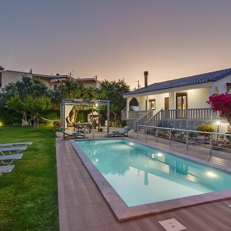 Santy Villa - Gerani Gerani  エクステリア 写真