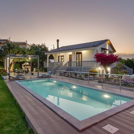 Santy Villa - Gerani Gerani  エクステリア 写真