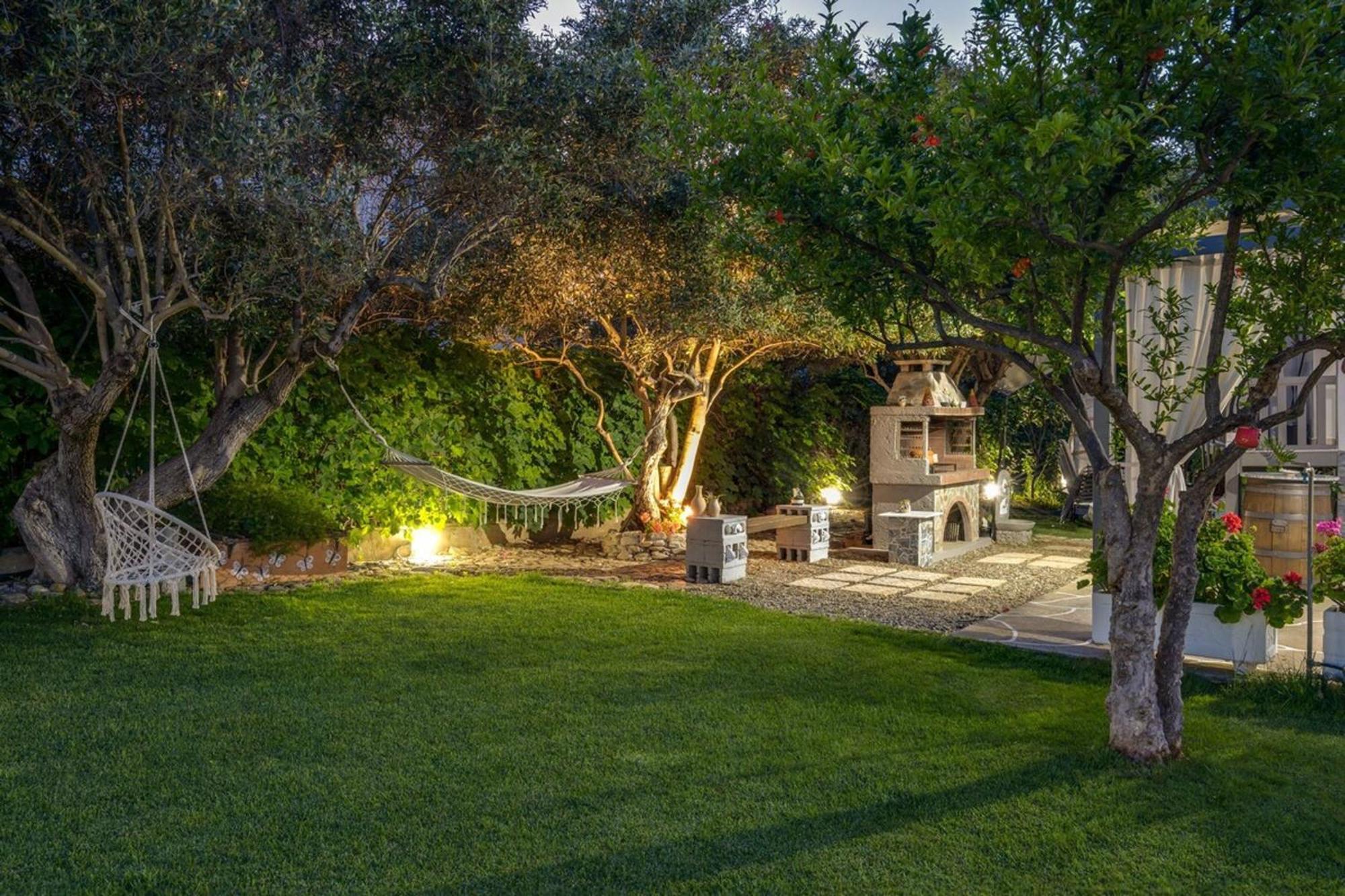 Santy Villa - Gerani Gerani  エクステリア 写真