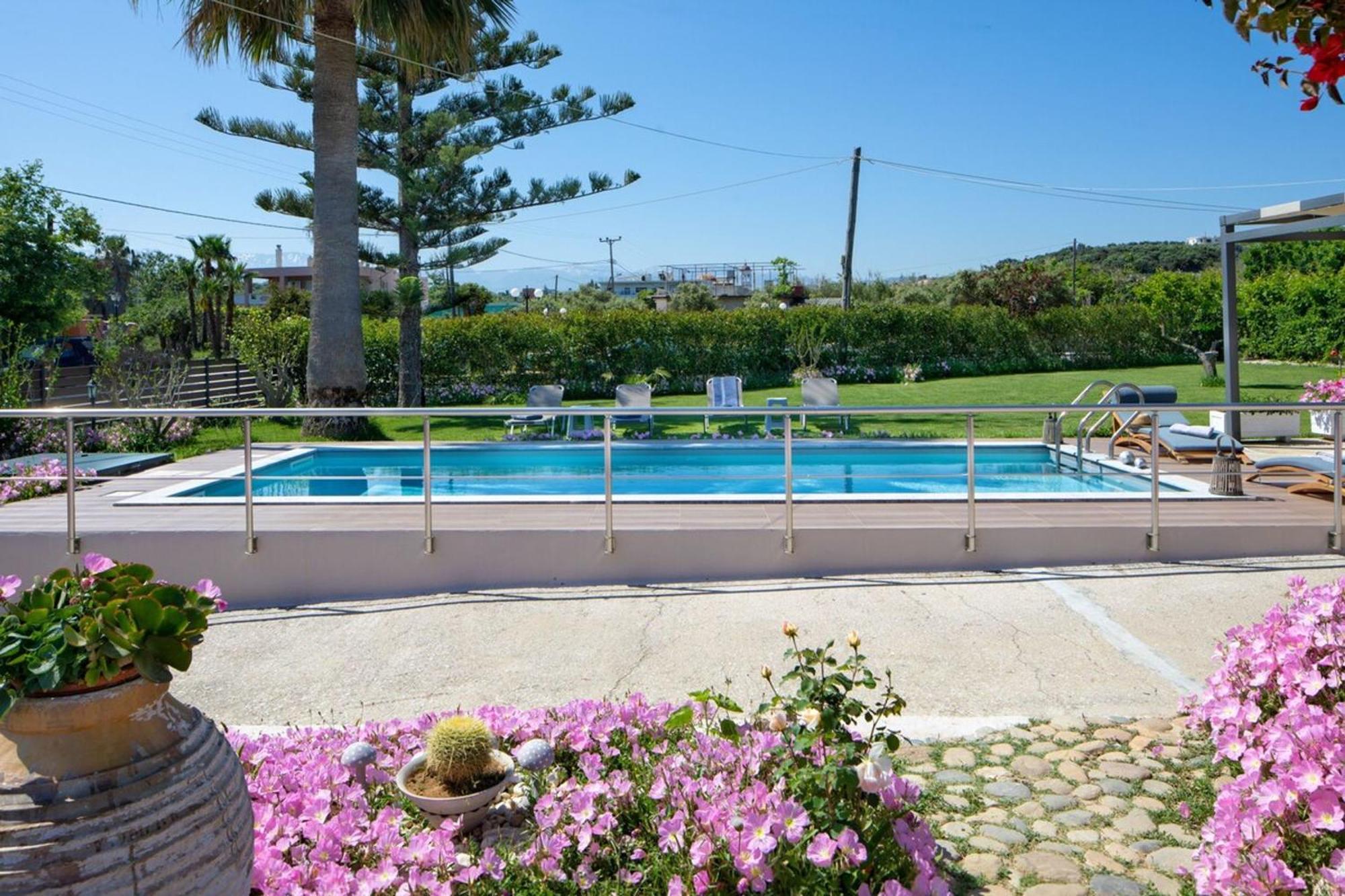 Santy Villa - Gerani Gerani  エクステリア 写真