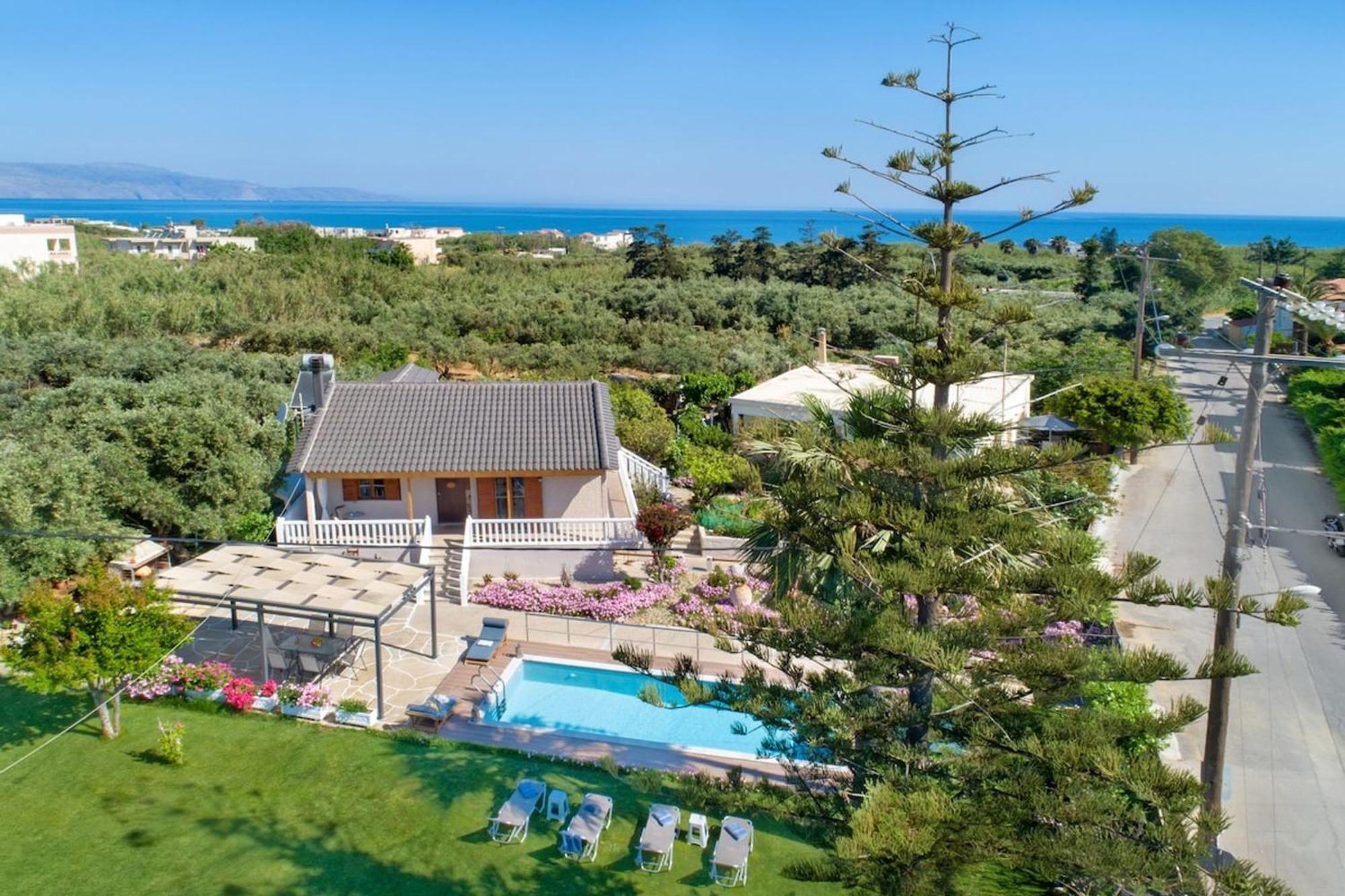 Santy Villa - Gerani Gerani  エクステリア 写真