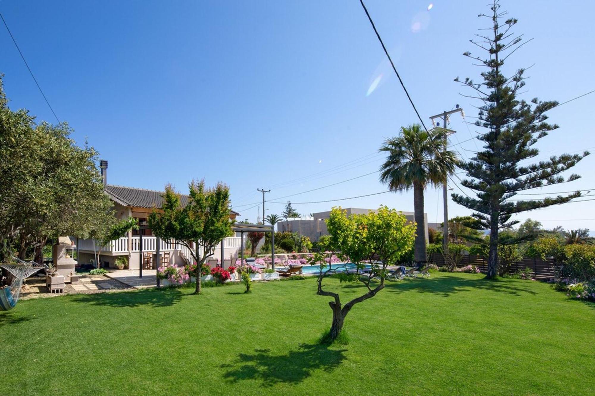 Santy Villa - Gerani Gerani  エクステリア 写真