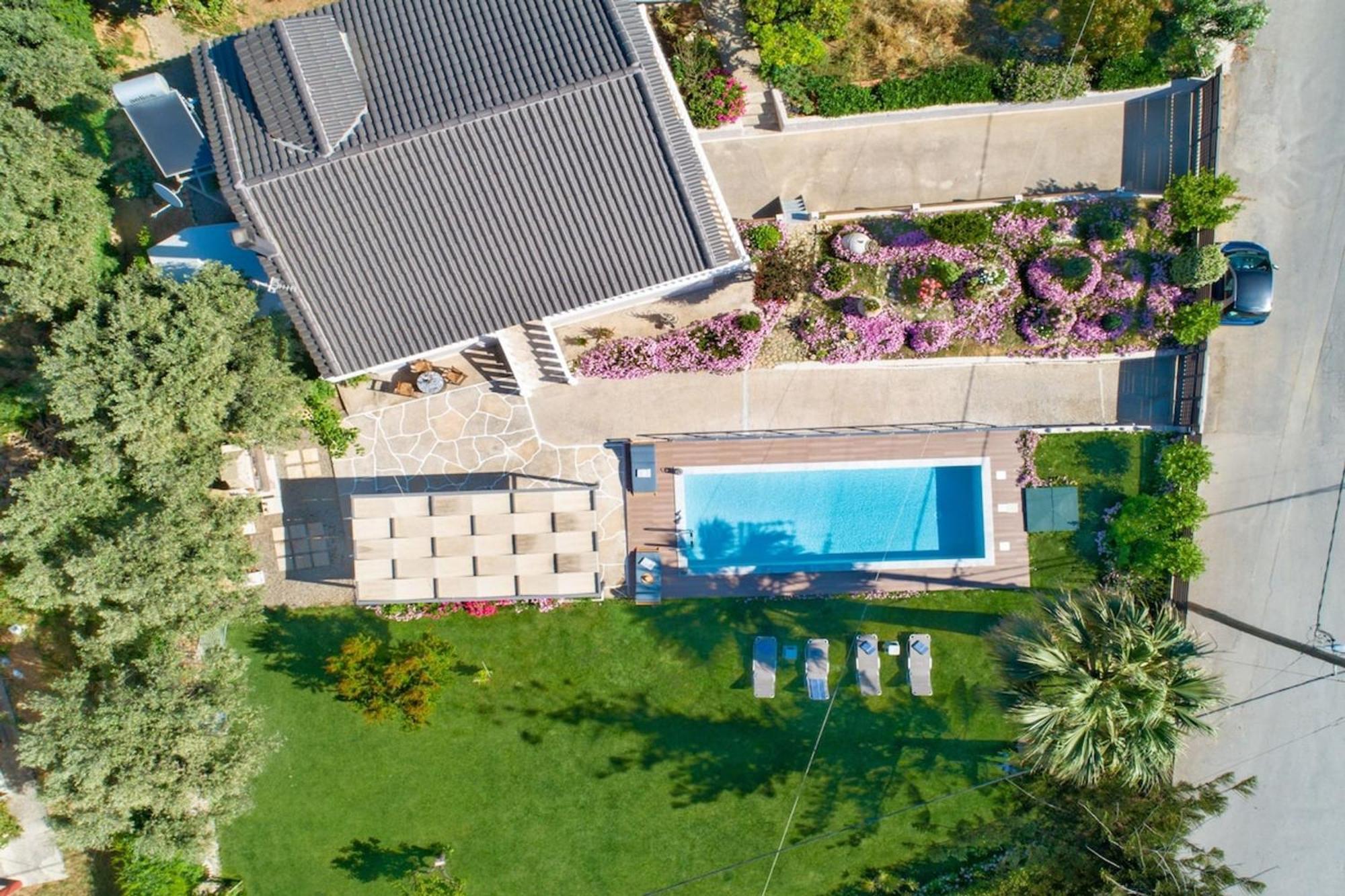 Santy Villa - Gerani Gerani  エクステリア 写真